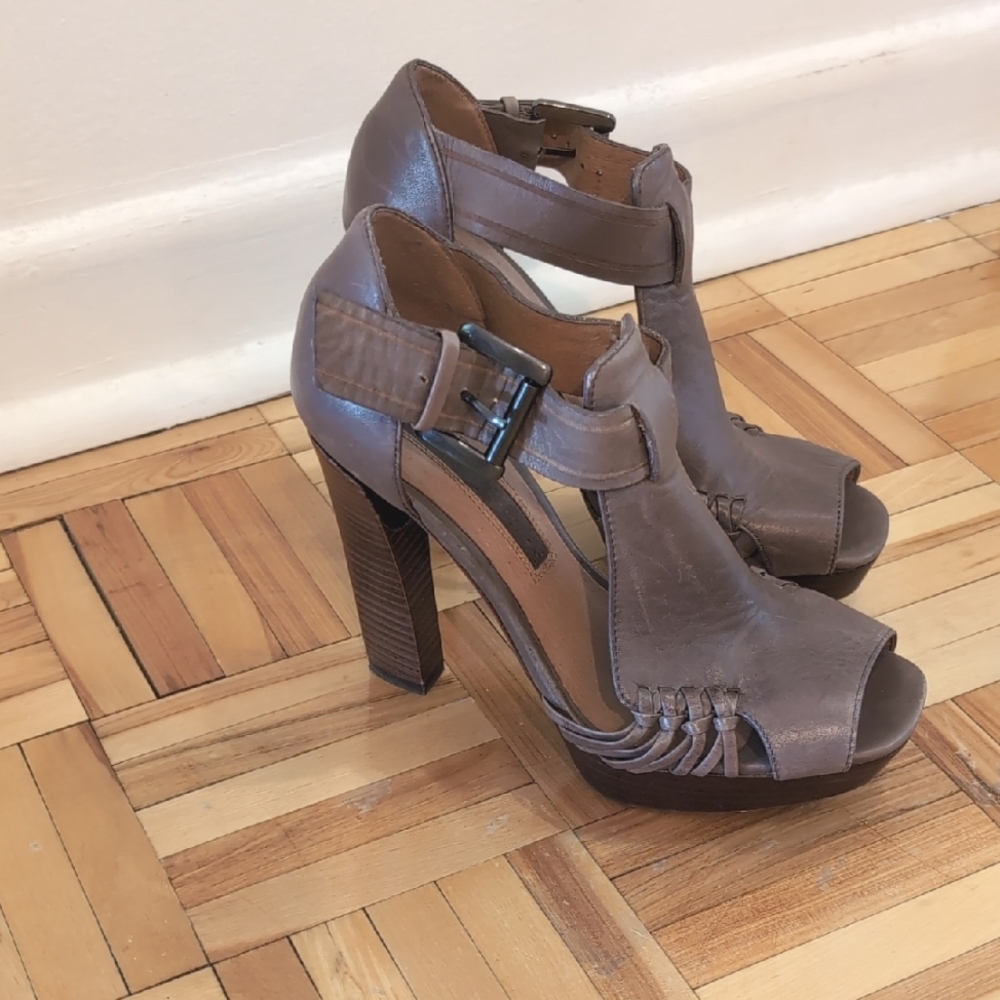 Modern Vintage Santana Shark Heels Sandals Size 36
